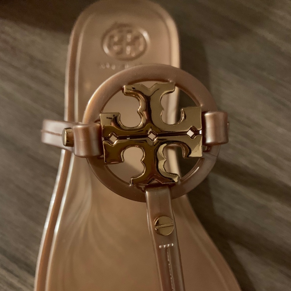 New tory sandals